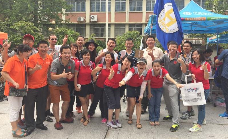 说客英语全国公益行:走进中山大学慈善义卖