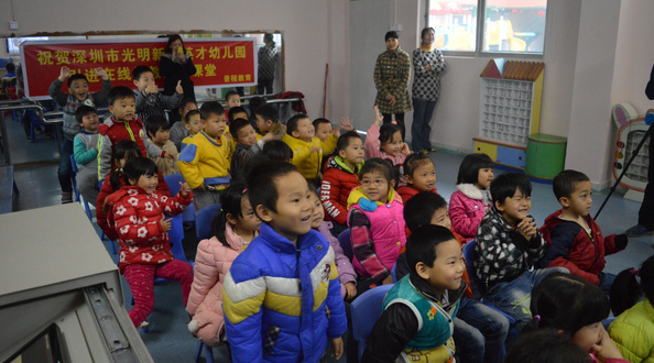 说客英语全国公益行:为深圳英才幼儿园送去外教课
